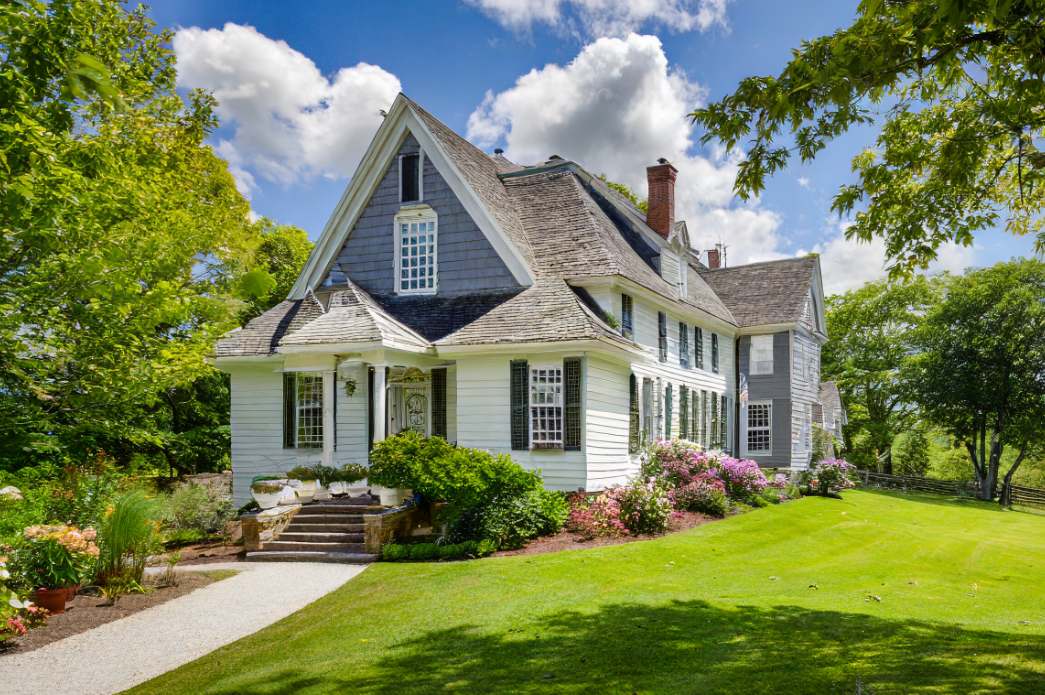 Large new england colonial home with addition