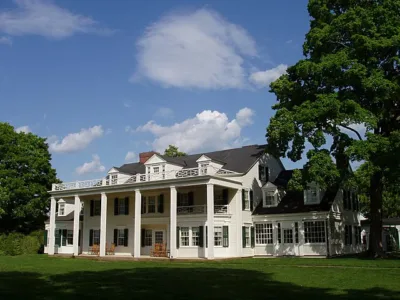 Exterior view of HIll Stead Museum, Farmington Connecticut