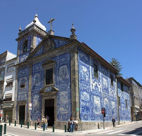 Exterior view of Capela das Almas Porto displaying Spanish Azulejos tilework