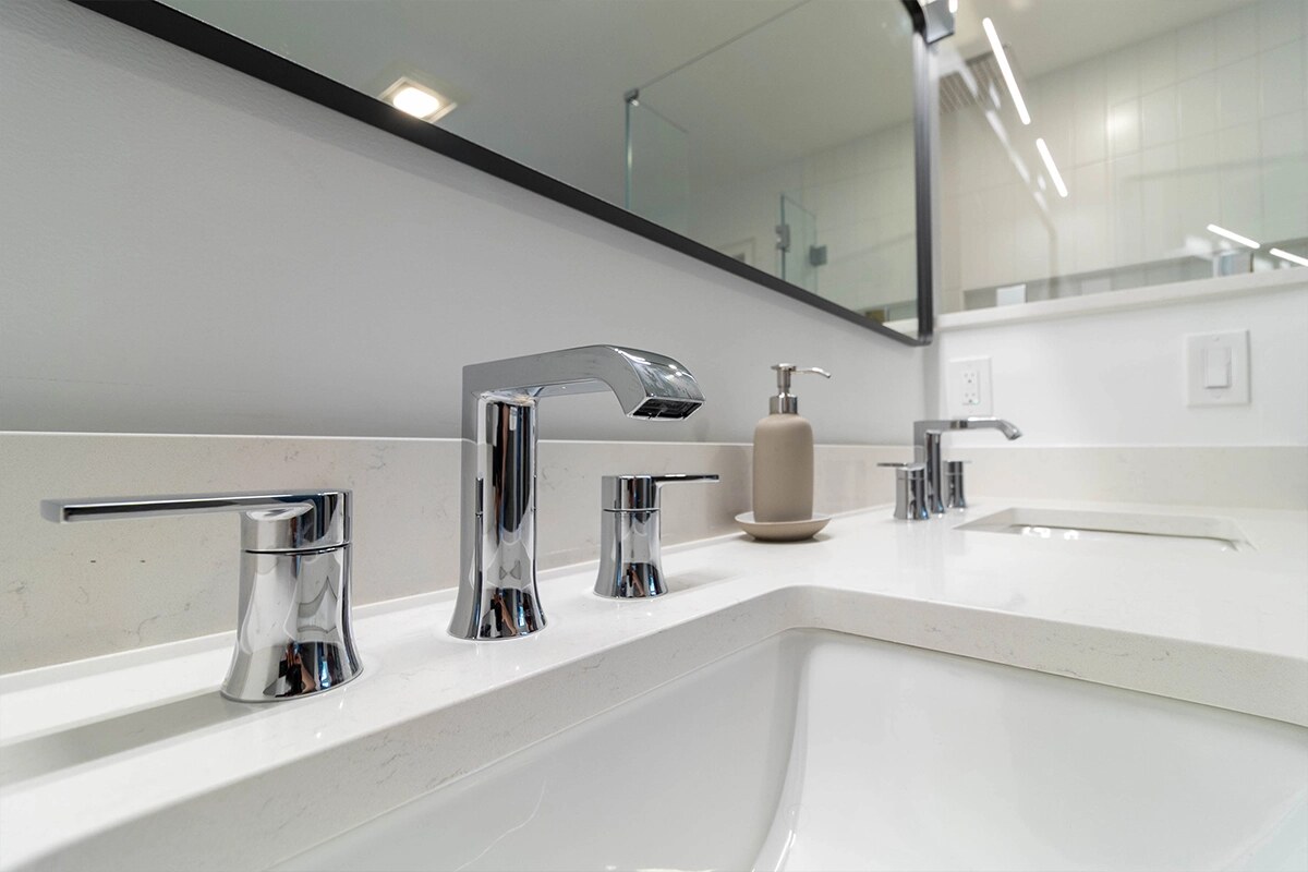 Double vanity in primary bathroom – Stamford remodel