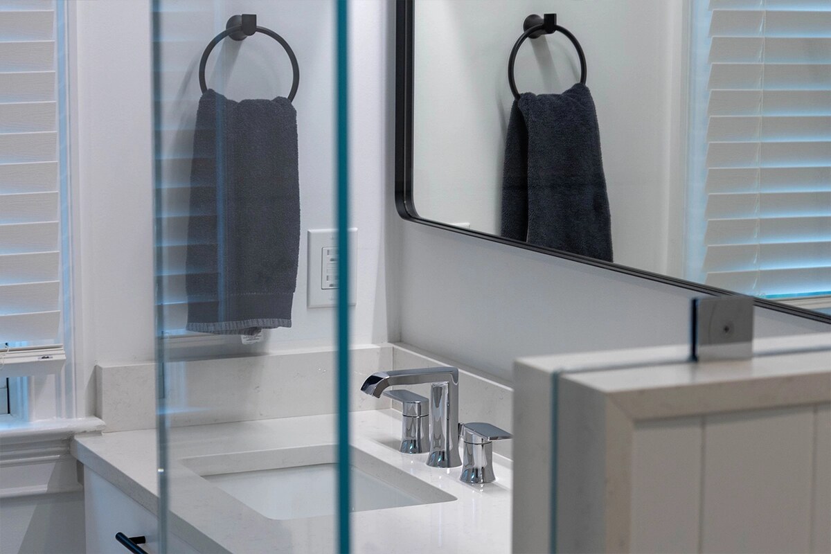 Double vanity in primary bathroom – Stamford remodel